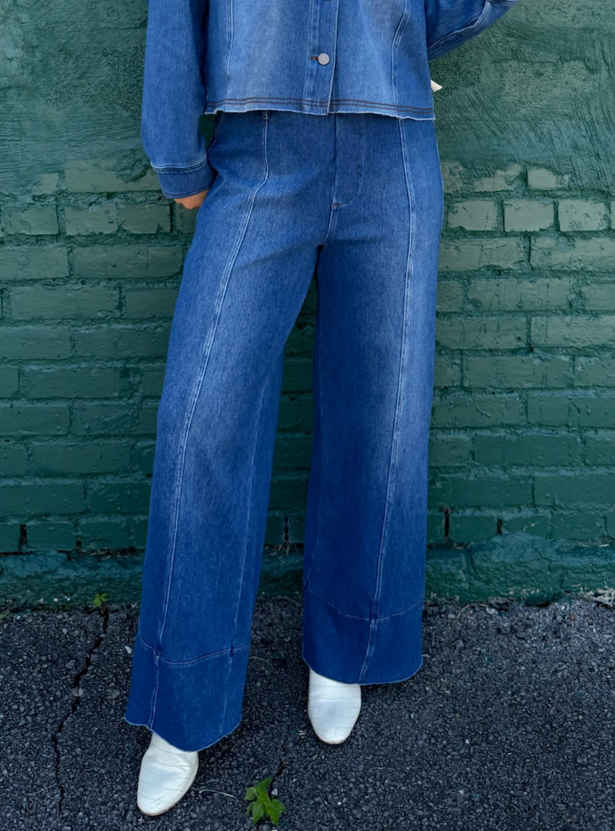 Escape Demin Relaxed Leg Jean