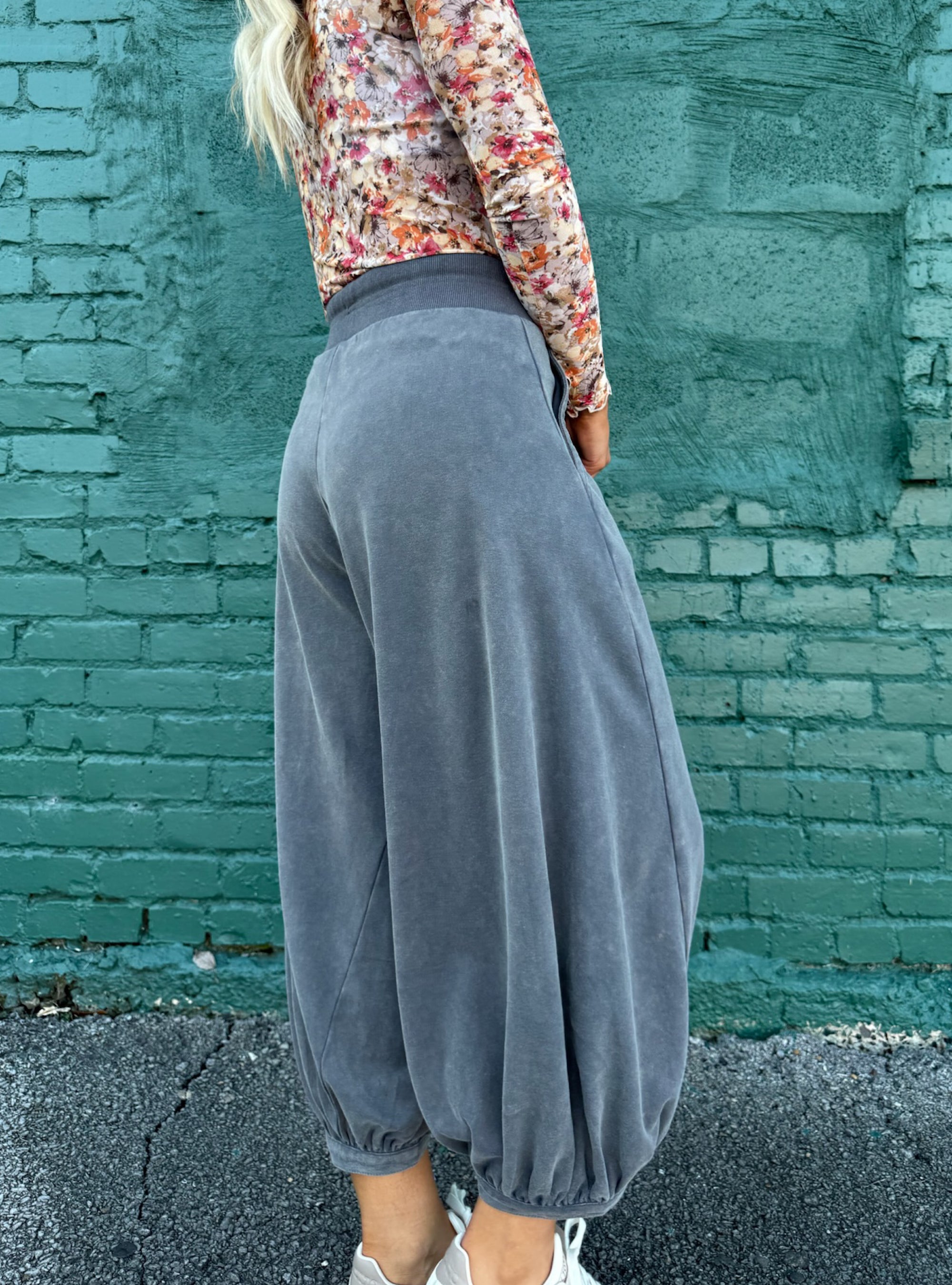 Playful Volume Capri Bubble Pants