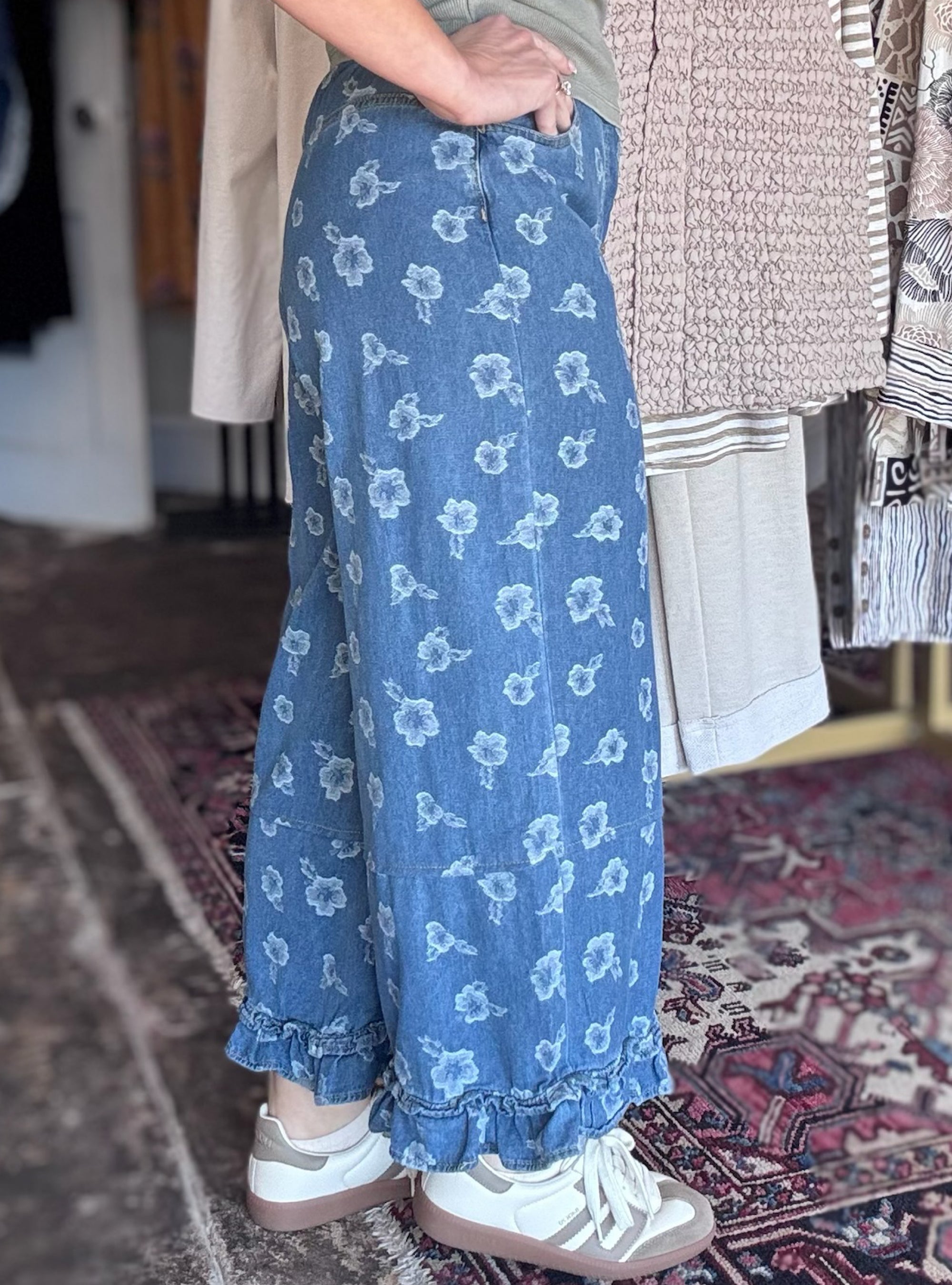 Fresh Cut Floral Cropped Jeans