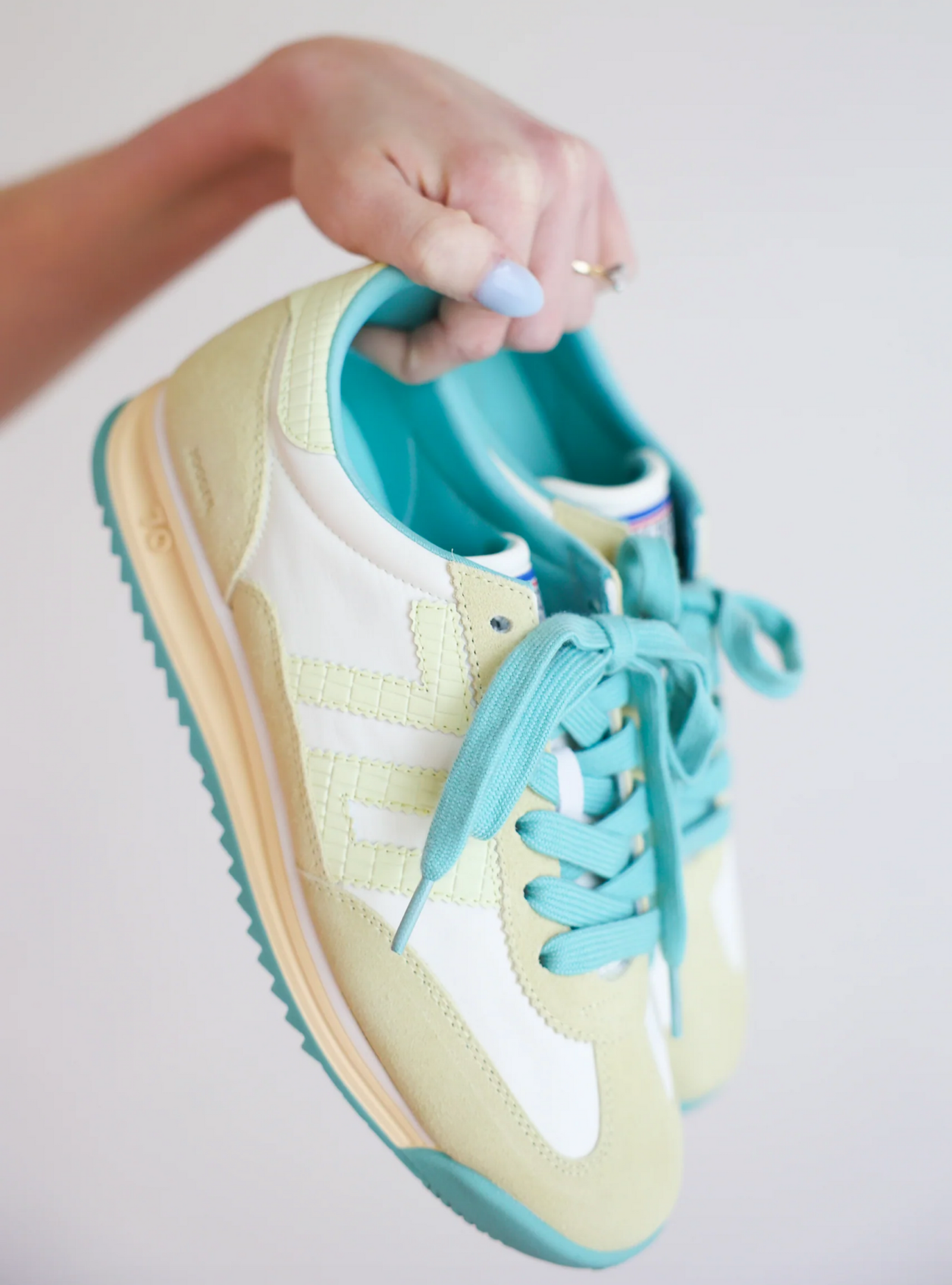 Back 70 Jogger N26 in Light Yellow Sneakers