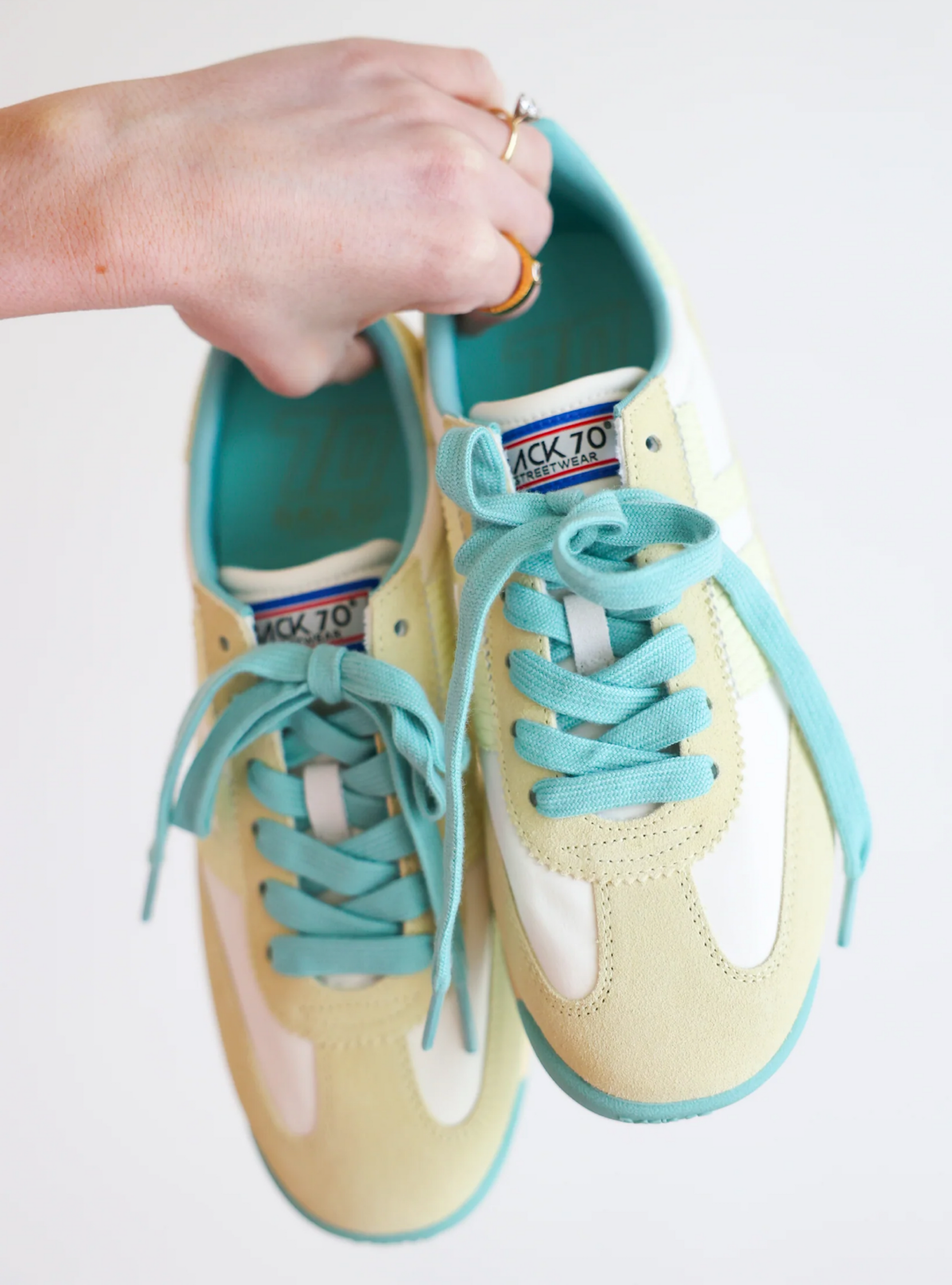 Back 70 Jogger N26 in Light Yellow Sneakers