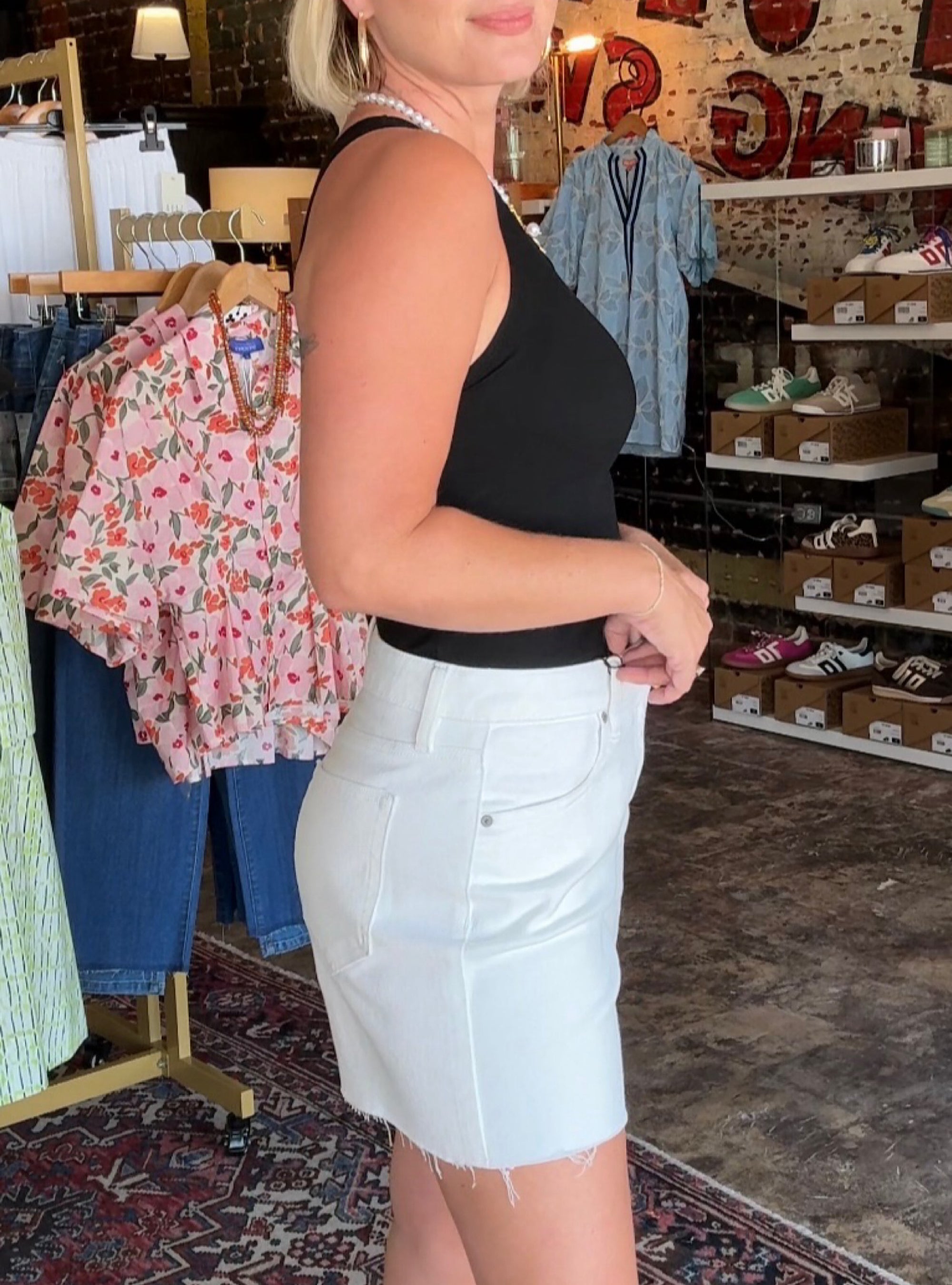 Hidden White A-Line High Rise Shorts