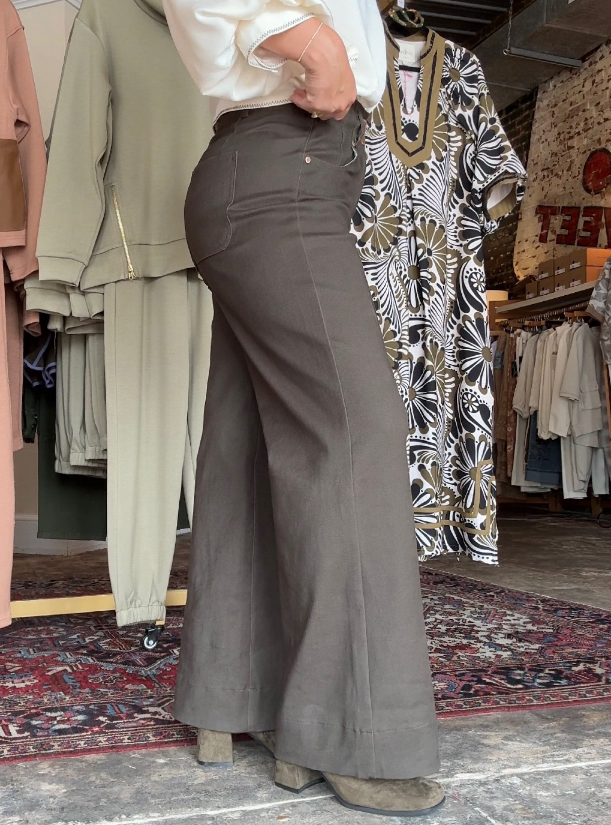 Olive A Good Wide Leg Jean